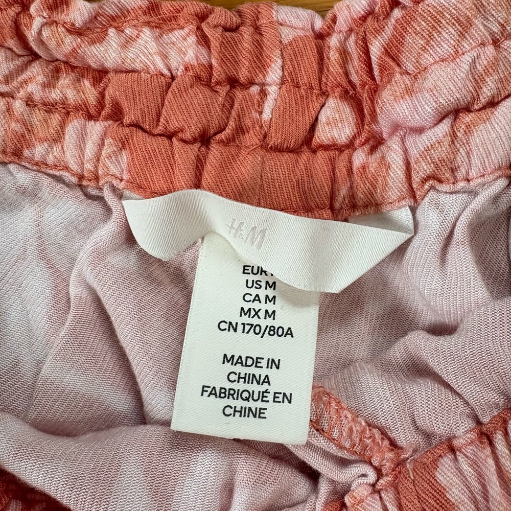 H&M Shorts - Picture 2 of 4